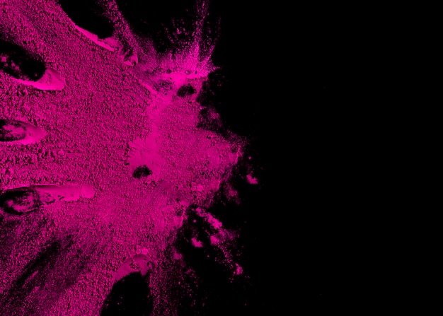 검은 표면에 텍스트 복사 공간 핑크 컬러 파우더 폭발의 오버 헤드보기