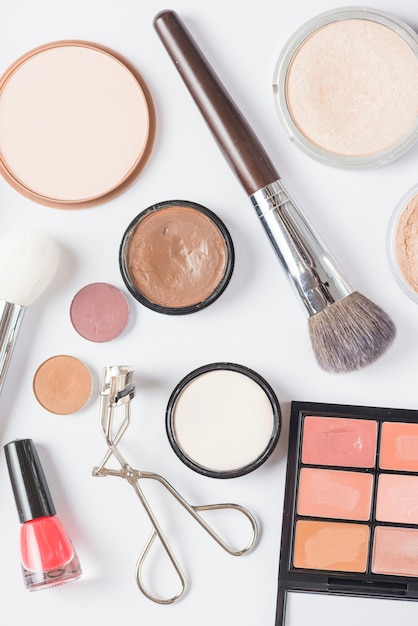 Free photo overhead view of various cosmetic products on white backdrop