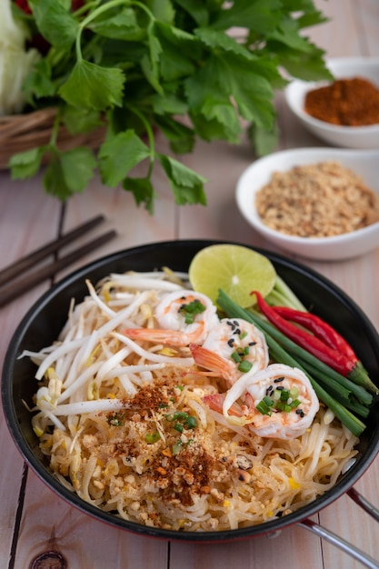 Amazing Pad Thai Recipe with Fresh Shrimp