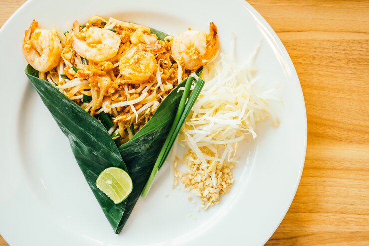 Free Photo pad thai noodles