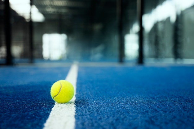 Free photo paddle tennis on white line