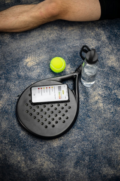 Free photo paddles and balls ready for playing tennis inside