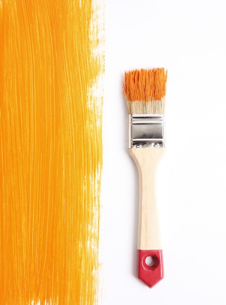 Free photo paint brush with liquid paint