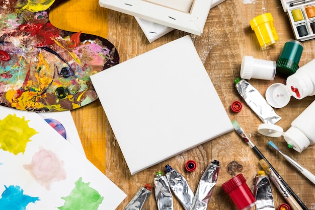 Free photo paint essentials with canvas and palette