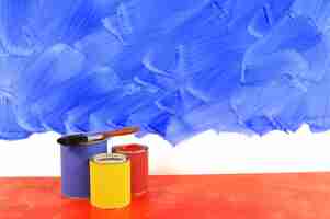 Free photo painting a blue wall