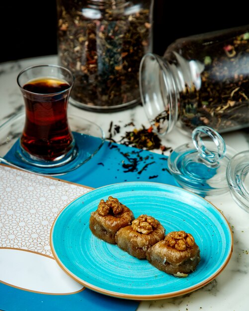 Pakhlava with walnuts and black tea