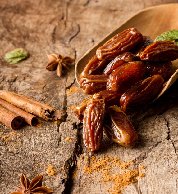 Pakistan dates and cinnamon sticks