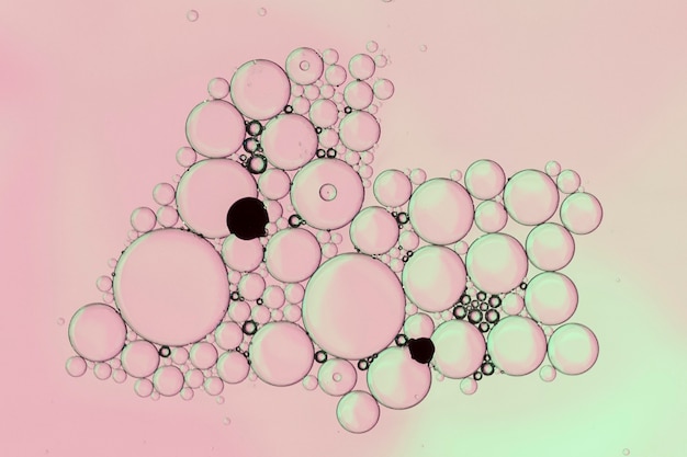 Бледно-розовые абстрактные пузырьки с черными точками