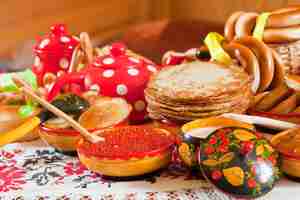 Free photo pancake with caviar and tea