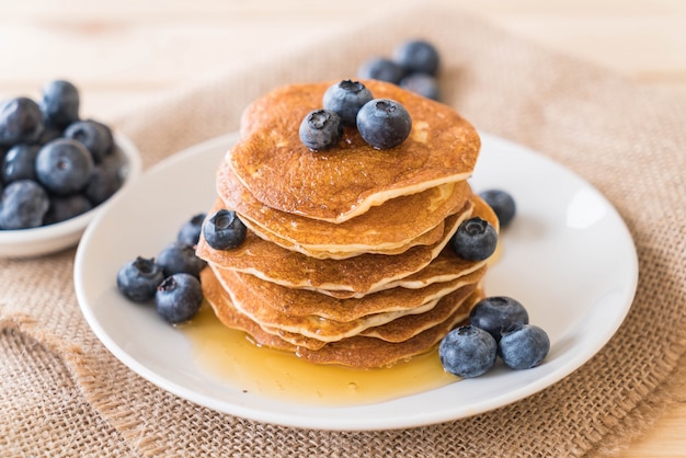 Free photo pancakes with blueberry