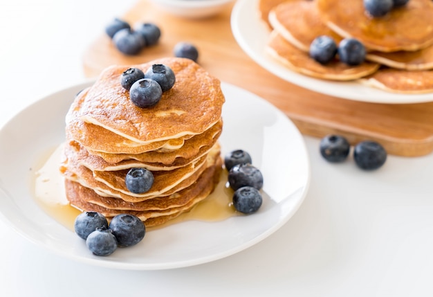 Free photo pancakes with blueberry