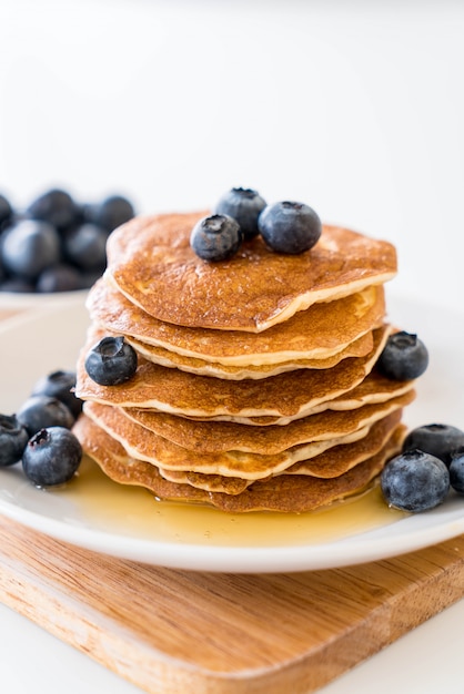 Free photo pancakes with blueberry