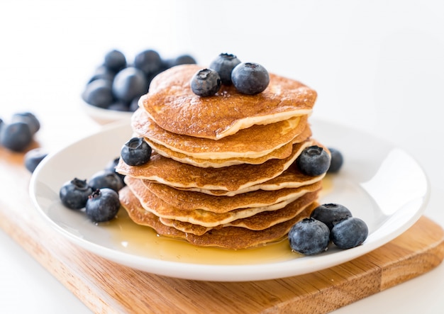 Free photo pancakes with blueberry