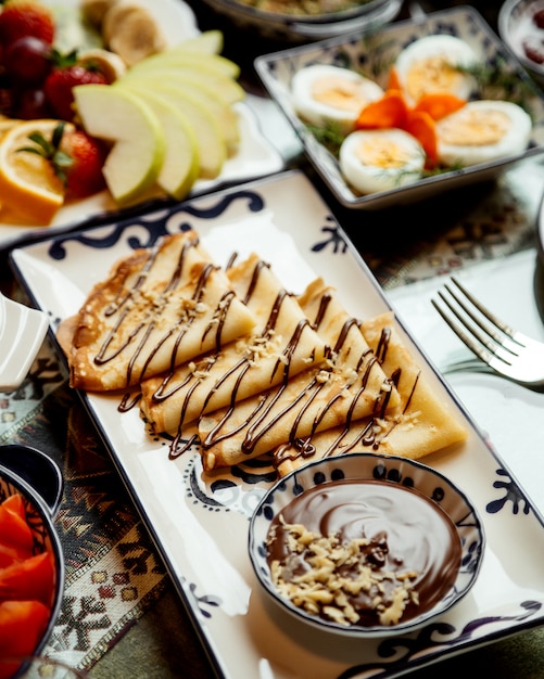 Блинчики с шоколадным маслом и грецкими орехами