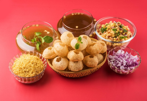 Panipuri or fuchka or gupchup or golgappa or pani ke patake is a type of snack that originated in the indian subcontinent Premium Photo