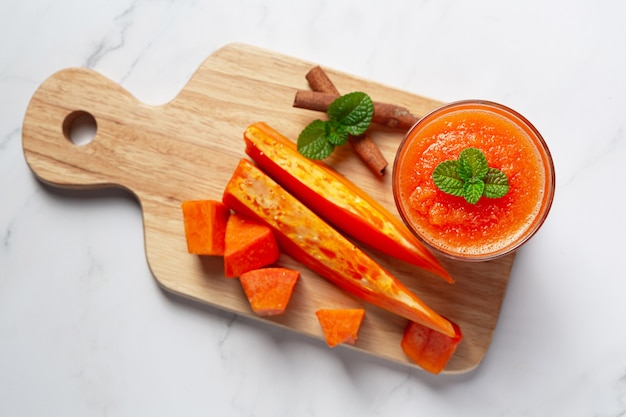 Papaya juice serve with fresh papaya chopped