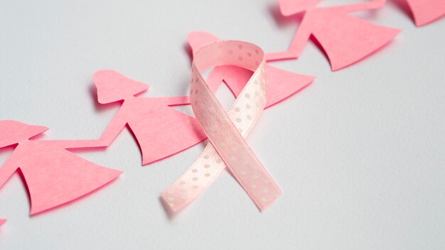 Free Photo paper girls chain with ribbon