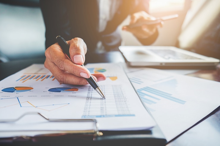 Free Photo paper job office teamwork business analyst