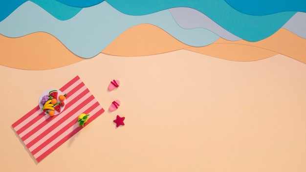 무료 사진 종이로 만든 여름 해변 배열