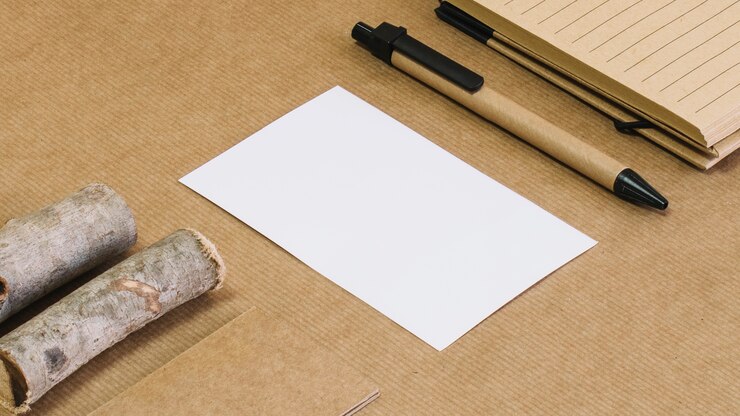 Free Photo paper sheet near pen