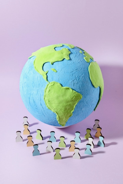 Free photo paper style earth globe with silhouettes