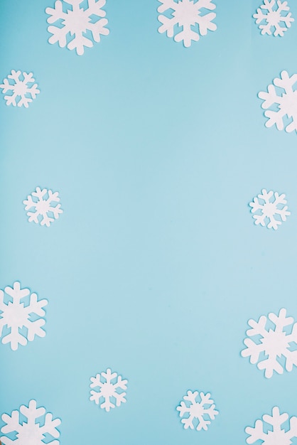 Бесплатное фото Бумажные белые снежинки