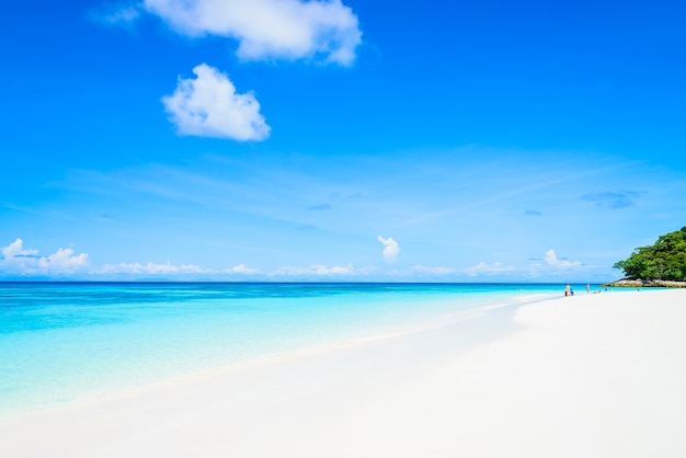 Бесплатное фото Рай с белым песком