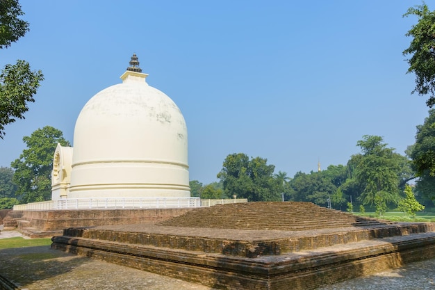 Parinirvana Stupa 및 사원 Kushinagar India