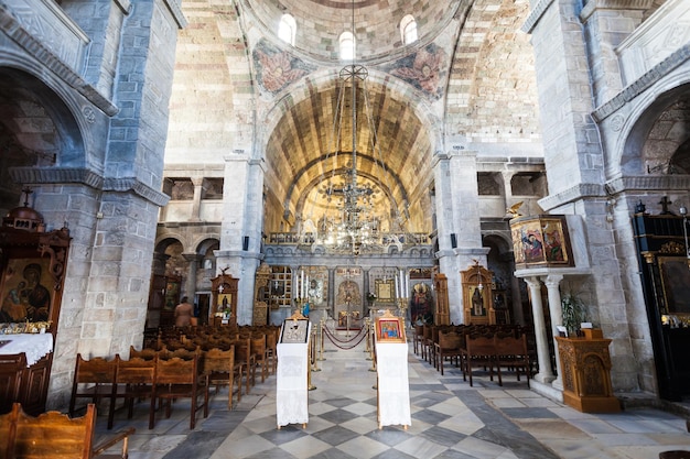 Paros island, greece - october 25, 2016: panagia ekatontapyliani or church of 100 doors interior. it is a historic byzantine church complex in parikia town on the island of paros in greece.