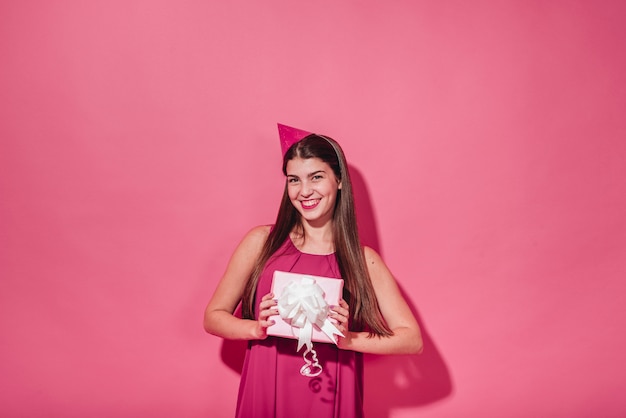 Free photo party girl posing with gift