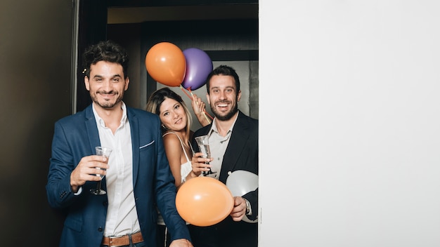 Free photo party people posing with balloons