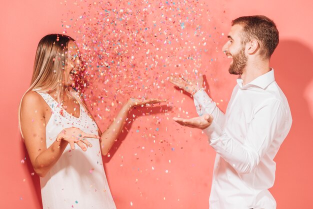 Free photo party people posing with confetti