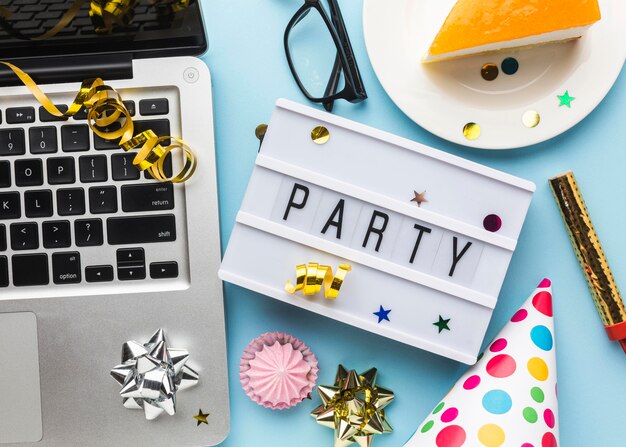 Foto gratuita party still life collection flat lay