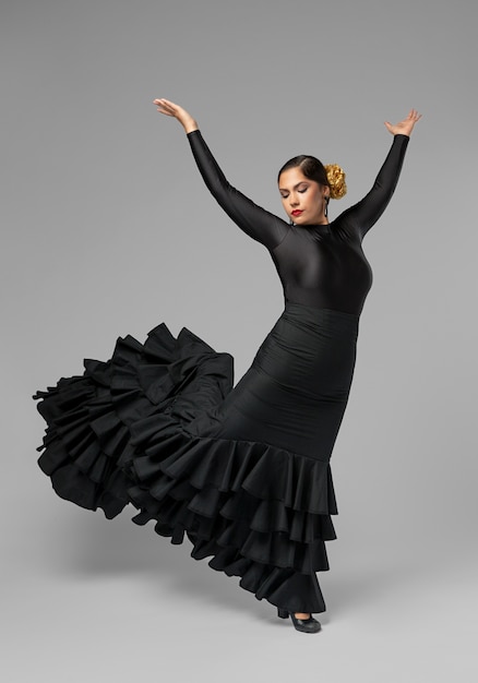 Free photo passionate and elgant flamenco dancer