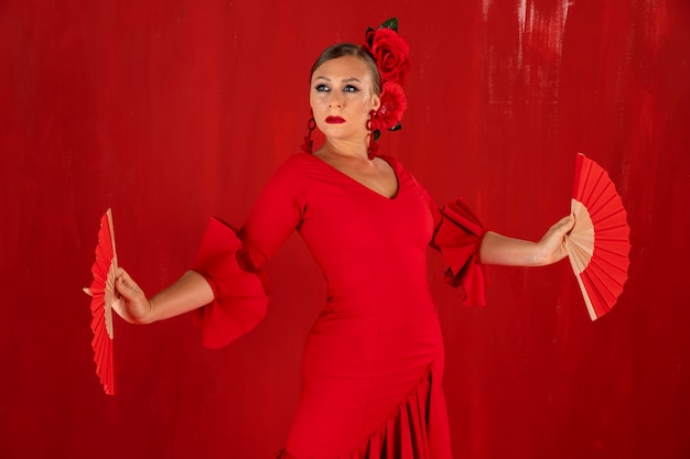 Free photo passionate and elgant flamenco dancer