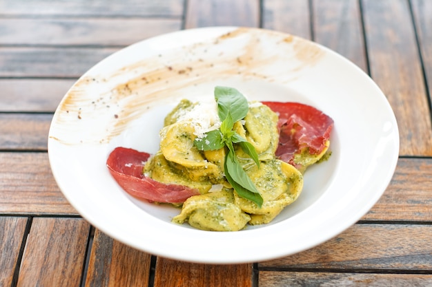 Free photo pasta dish on a restaurant table