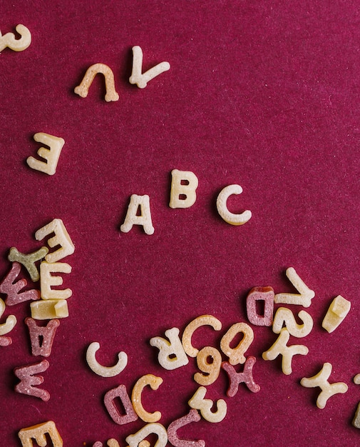 Foto gratuita lettere di pasta