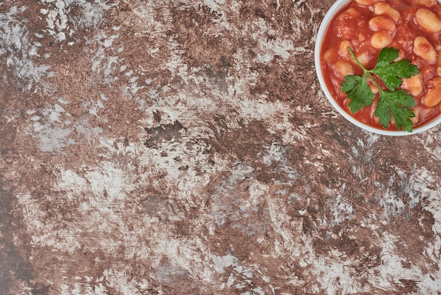 Zuppa di pasta in salsa di pomodoro.