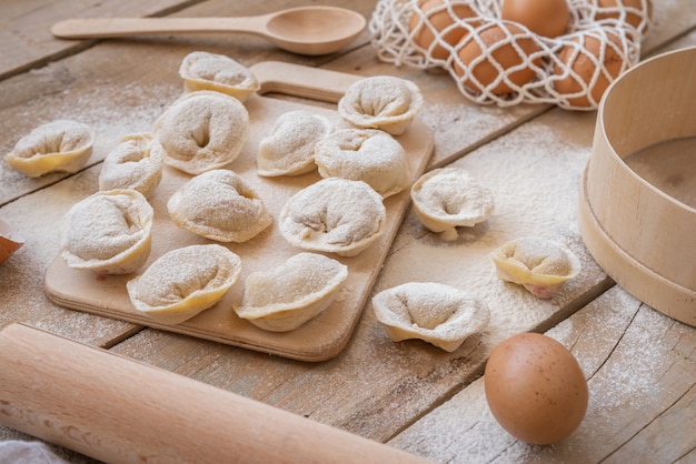 Pasta with meat sprinkled with flour