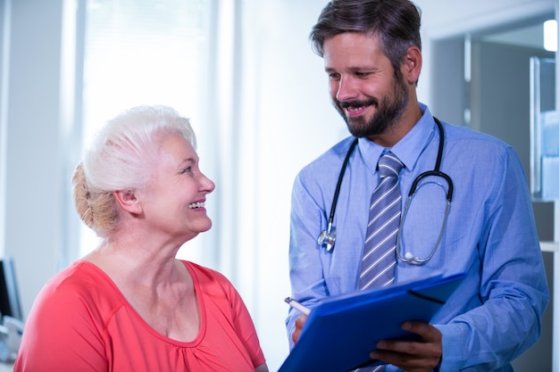 Patient consulting a doctor