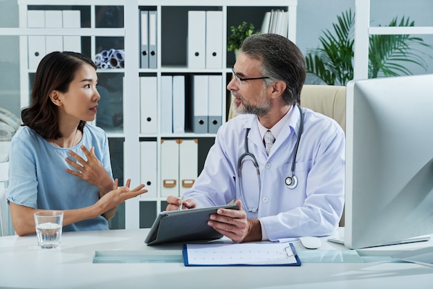 Patient telling doctor about the symptoms of the disease