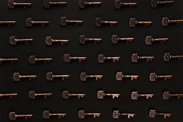 Free photo pattern of vintage keys and black scene