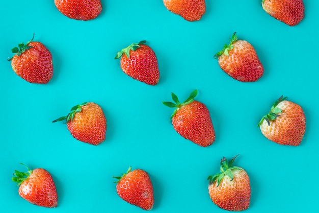 Free photo pattern of yummy strawberries on blue background