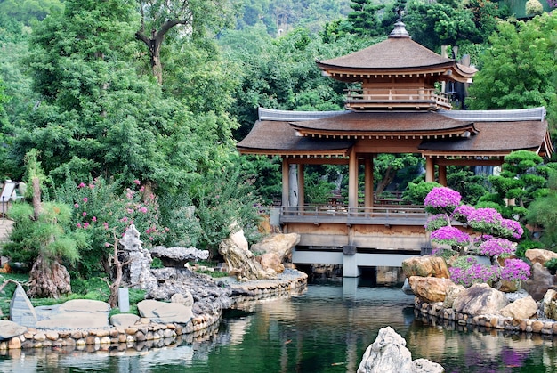 Free photo peaceful asian temple and pond