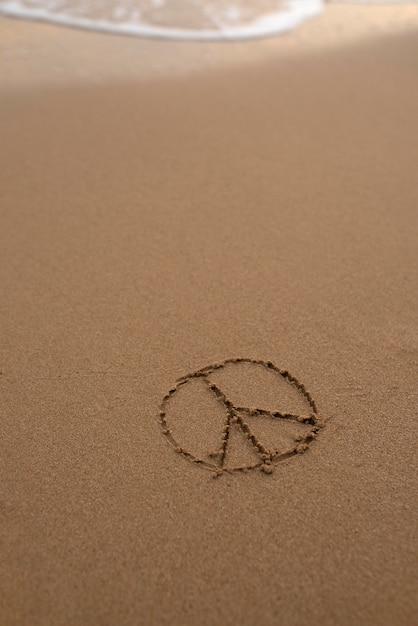 무료 사진 평화로운 물과 모래 구성
