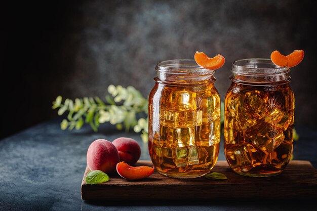 Персиковый или абрикосовый чай со льдом
