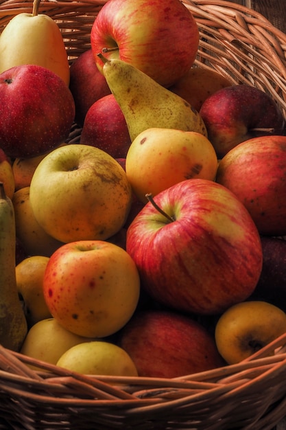 Free photo pears and apples in basket