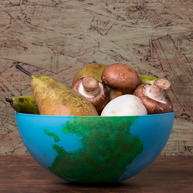Free photo pears and mushrooms in bowl