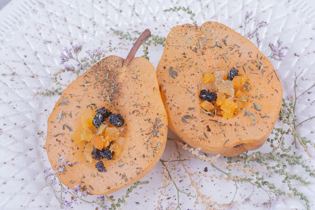 Peeled and baked pear slices with herbs and spices 