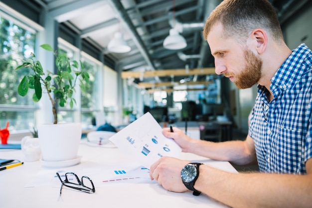 Free photo pensive man in office